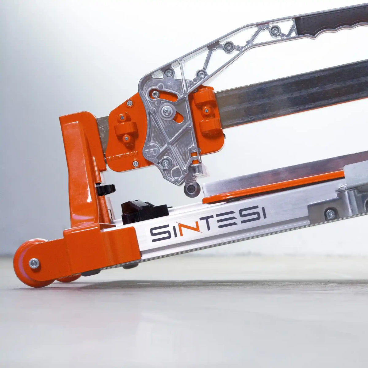 Example image showing the tile cutter Battipav SINTESI being rolled