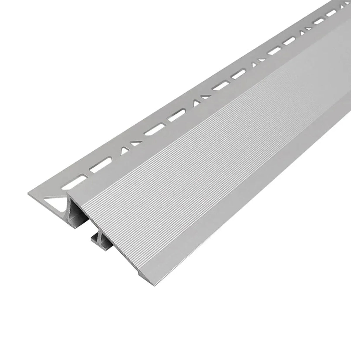 Breites Höhenausgleichsprofil aus Aluminium mit geriffelter Rampe und matt eloxierter Oberfläche #A0001594
#A0001595
#A0001596
#A0001598