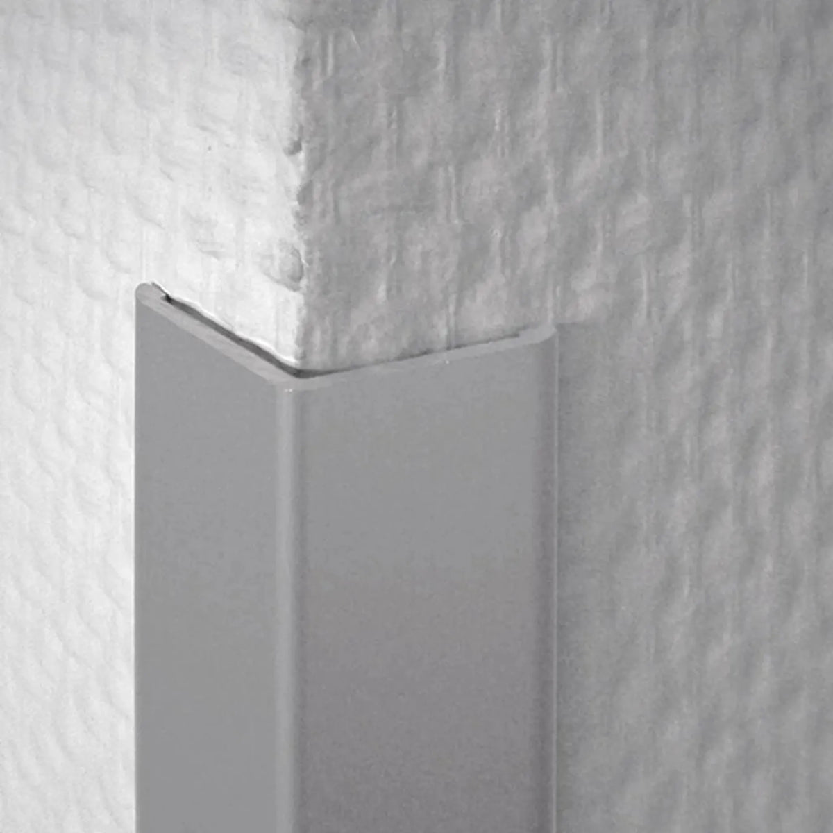 Corner protection angle made of aluminium installed on a wallpapered outside corner
