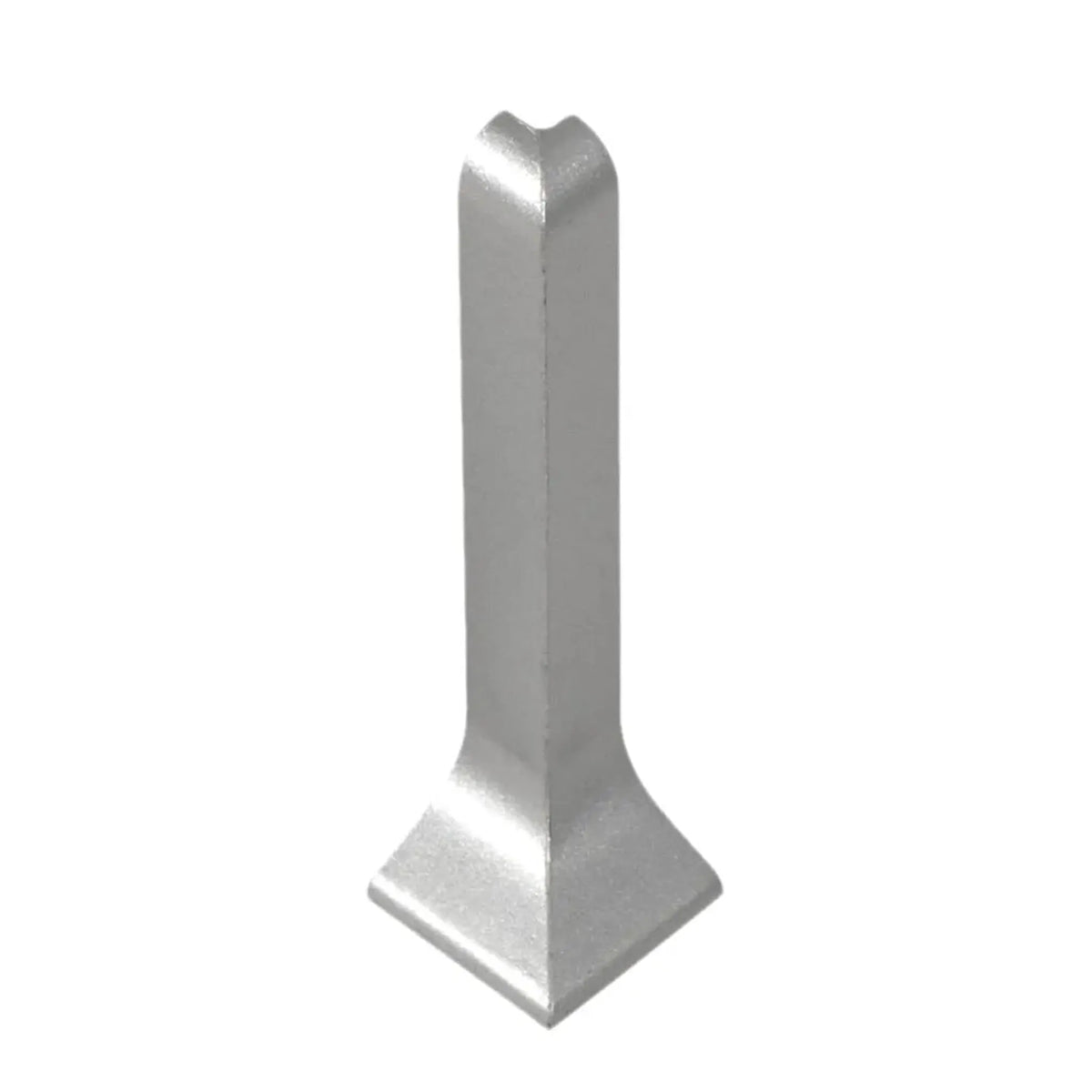 Zbliżenie srebrnego anodyzowanego narożnika zewnętrznego do listwy przypodłogowej z aluminium #A0002039 #A0002044 #A0002049 #A0002054