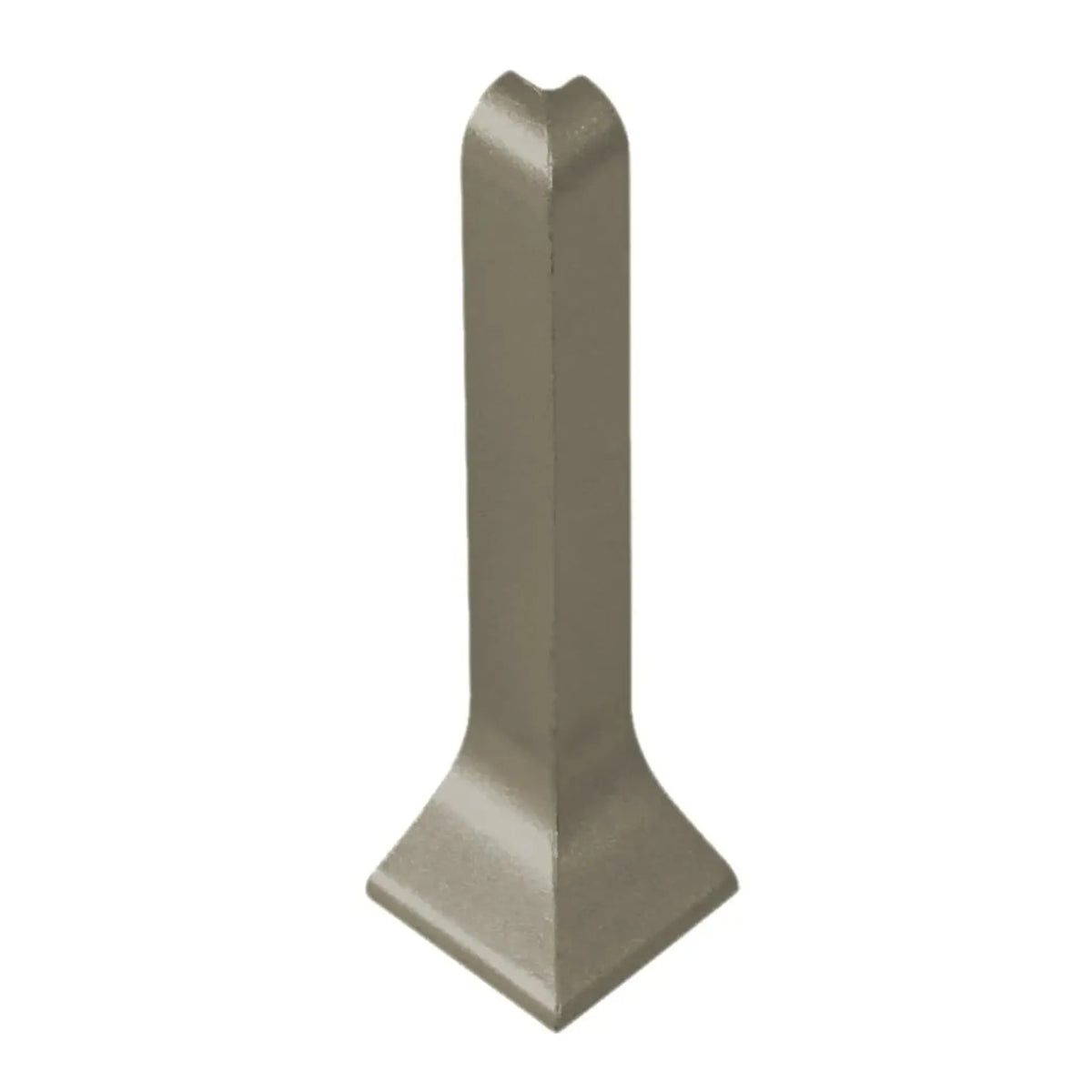 Zbliżenie anodyzowanego narożnika zewnętrznego do listwy przypodłogowej z aluminium w kolorze tytanowym #A0002063 #A0002068 #A0002073
