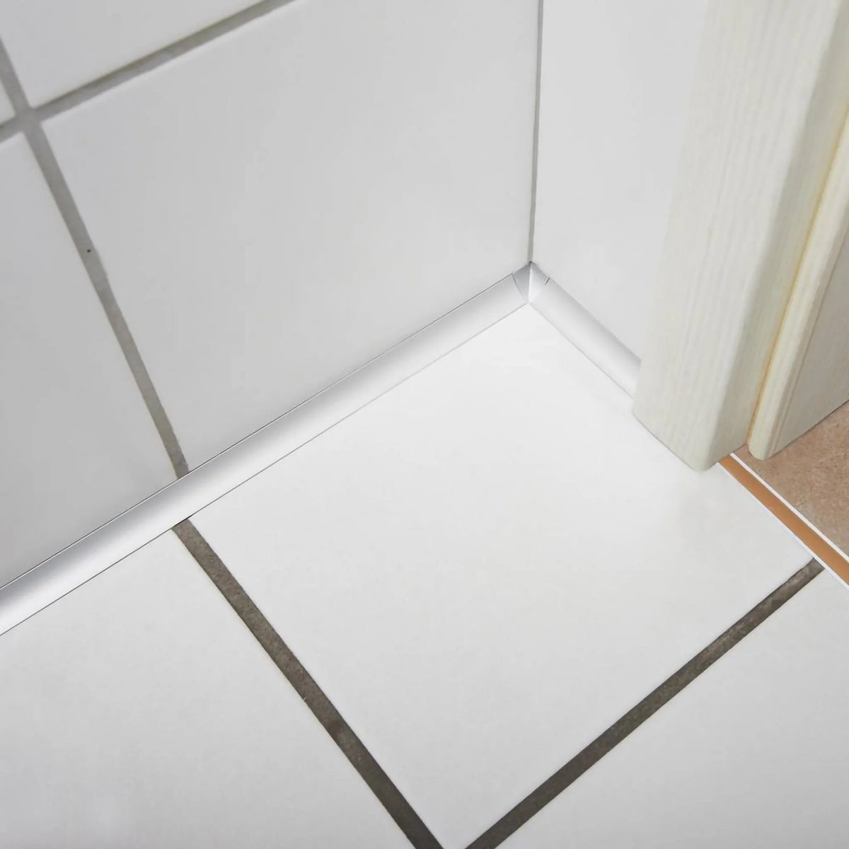 Ambientebild Wandanschlussprofil mit Innenecke in einem Badezimmer installiert #A0004263 #A0004264 #A0004265 #A0002170 #A0002177 #A0002184