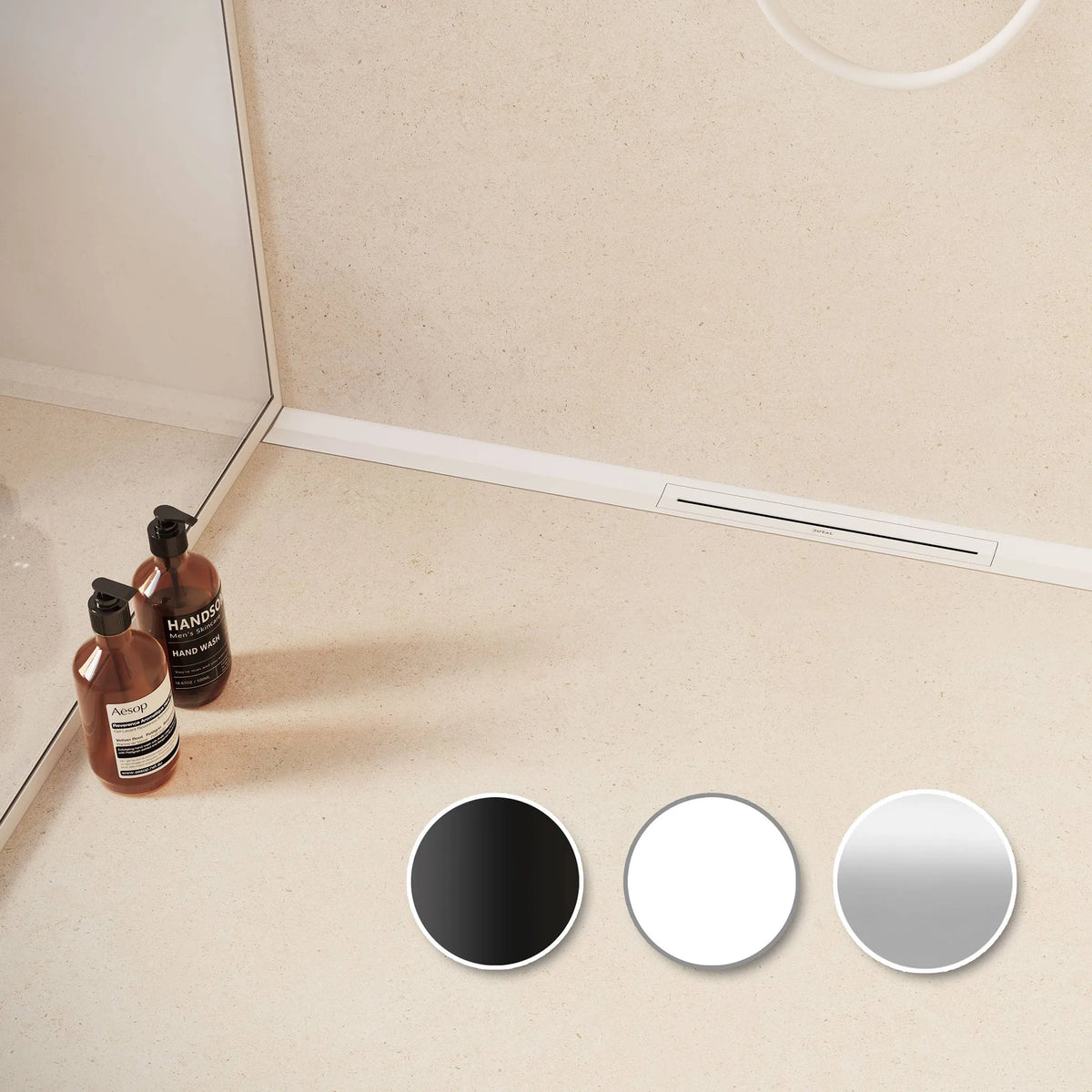 Ambientebild des kürzbaren Duschrinnen Komplettsets für den Wandanschluss mit weißem Rost #A0005337
#A0005340
#A0005343
#A0005346
#A0005349
#A0005352