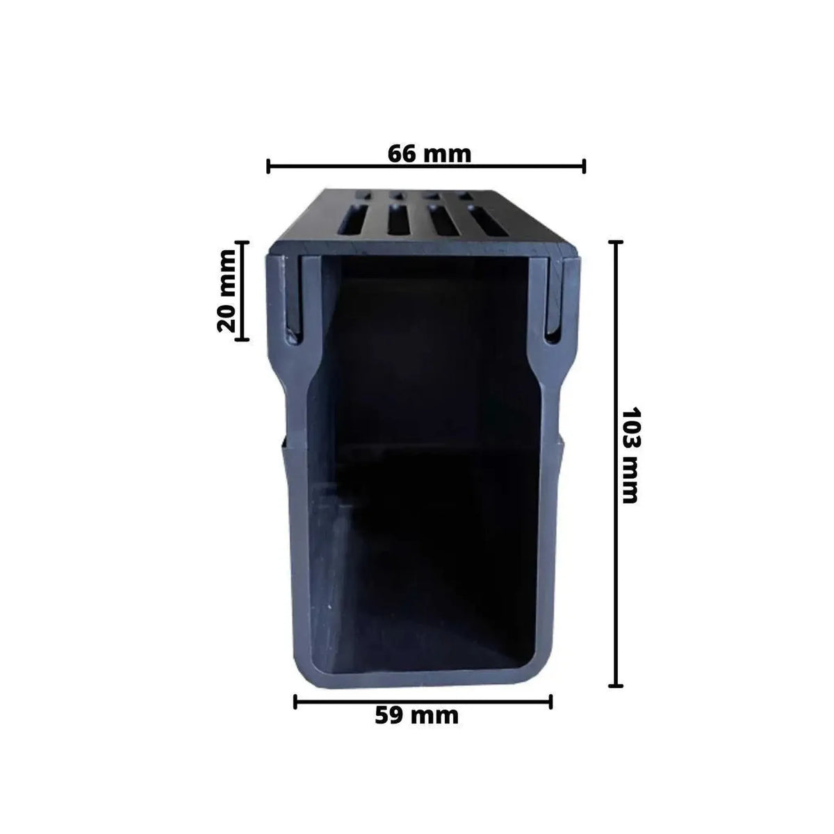 Vue de face cotée du caniveau de drainage UDP 65 avec grille noire. Largeur inférieure 59 mm, largeur supérieure 66 mm Hauteur de l'entretoise Grille 20 mm Hauteur totale 103 mm 
#FR0003398
#FR0003400