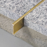 Profilé de séparation en forme de T en laiton pour terrazzo, grande variante 25 mm, image d'ambiance #A0005450