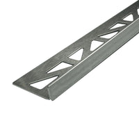 Detailaufnahme der Außenseite des linken DURAL Gefällekeil Edelstahl mit dreieckiger Stanzung im Auflageschenkel und Schliffmuster #A0002316 #A0002320 #A0002319 #A0003894 #A0002321 #A0002322 #A0002323 #A0004142 #A0002324 #A0002325 #A0002326 #A0004143 #A0005197 #A0005198 #A0005199 #A0005200