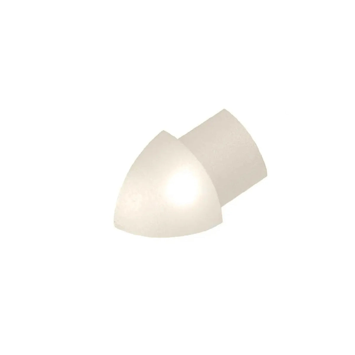 Gros plan d'un angle extérieur DURAL arrondi pour le profilé en quart de cercle en aluminium couleur sable.