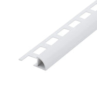 Profilé fermé en quart de cercle en PVC blanc teinté dans la masse avec découpe carrée