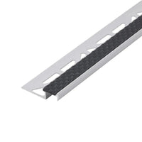 Vue détaillée du profilé de nez de marche en aluminium antidérapant avec insert noir #A0001729
#A0001734